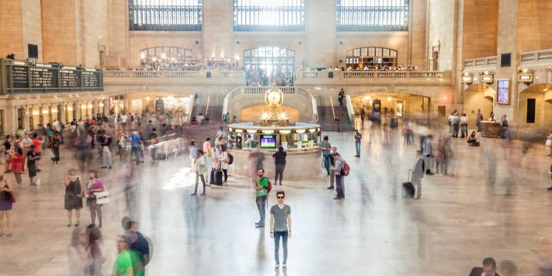 婚宴策划的艺术：从电子请柬到纸质流程卡，如何用纸品设计升华婚礼主题与品味